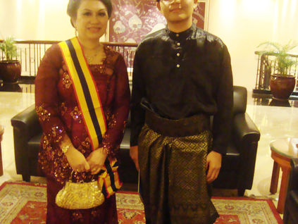 THE INVESTITURE CEREMONY FOR THE TITLE "DATO' SERI" BY THE SULTAN OF INDERAGIRI AT THE