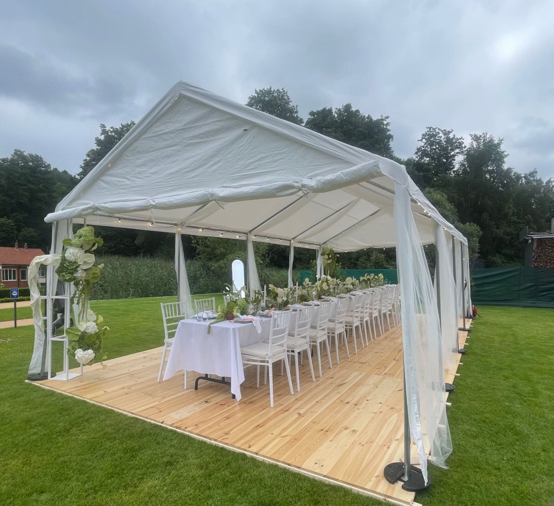 Partyzelt 4x8 Meter inklusive Seitenwände