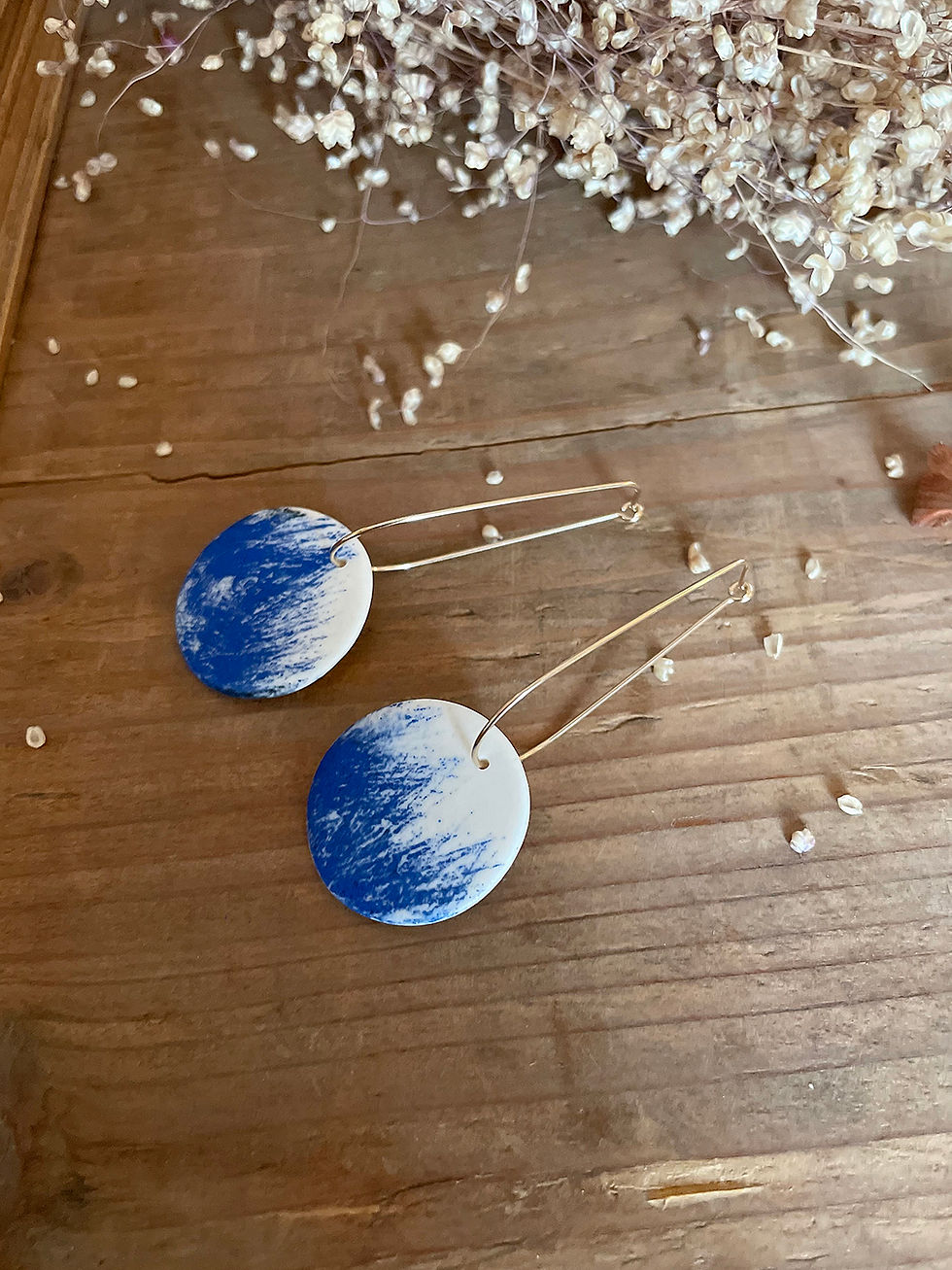 Miniature : Boucles d'oreilles d'artiste, légères, avec pastilles de porcelaine bleues