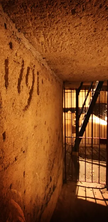 Guadet-Slide-Histoire-Cave.webp