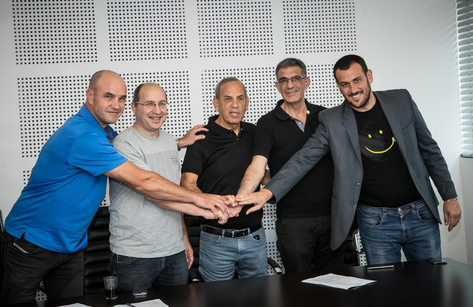 רגע ההסכם ב-2018. מאז ועד היום, נשאר בתפקיד אדם אחד. צילום: באדיבות מנהלת ליגת ווינר סל
