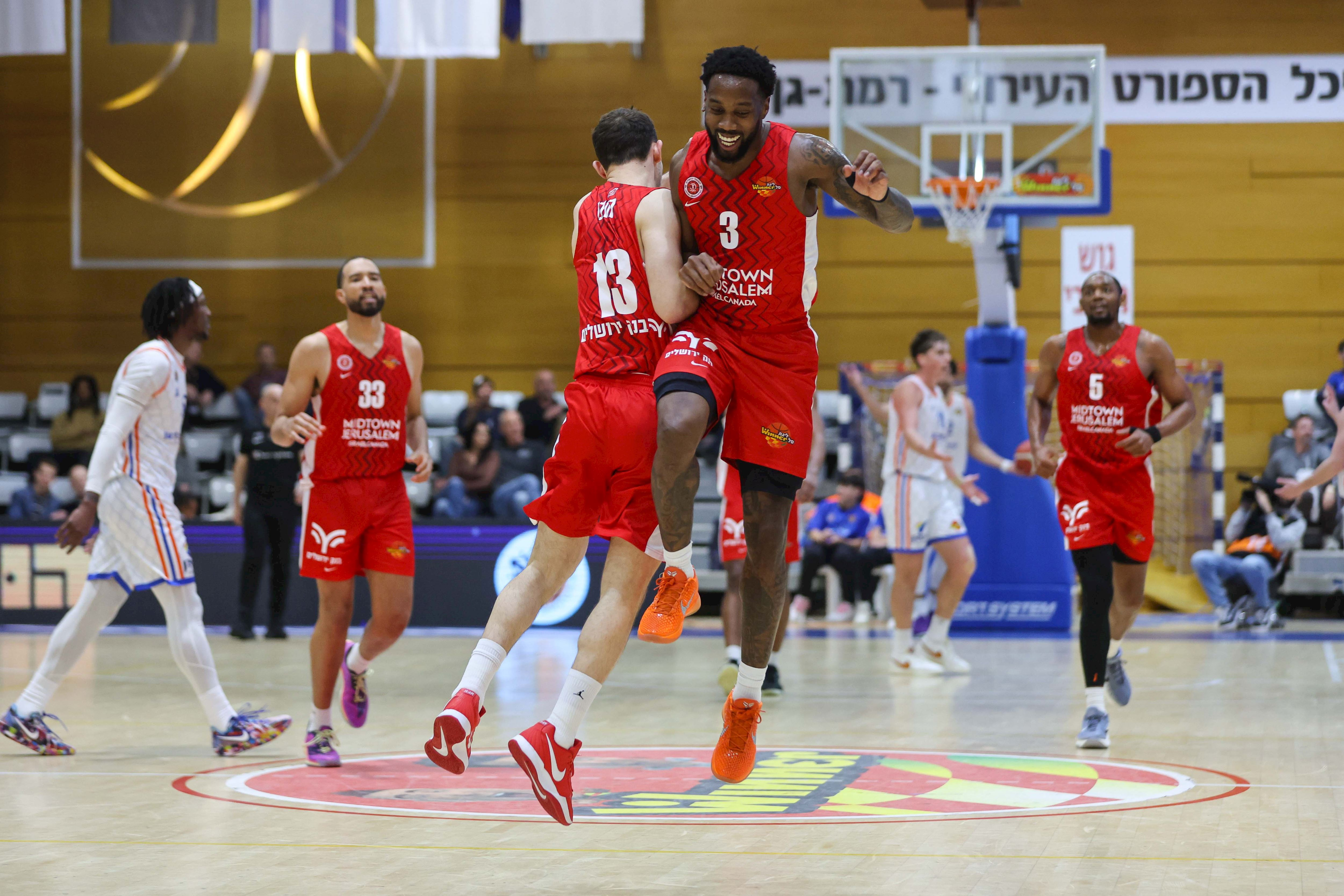 לא התקשו מול ההגנה המוזרה. צילום: לירון מולדובן, באדיבות ליגת ווינר סל