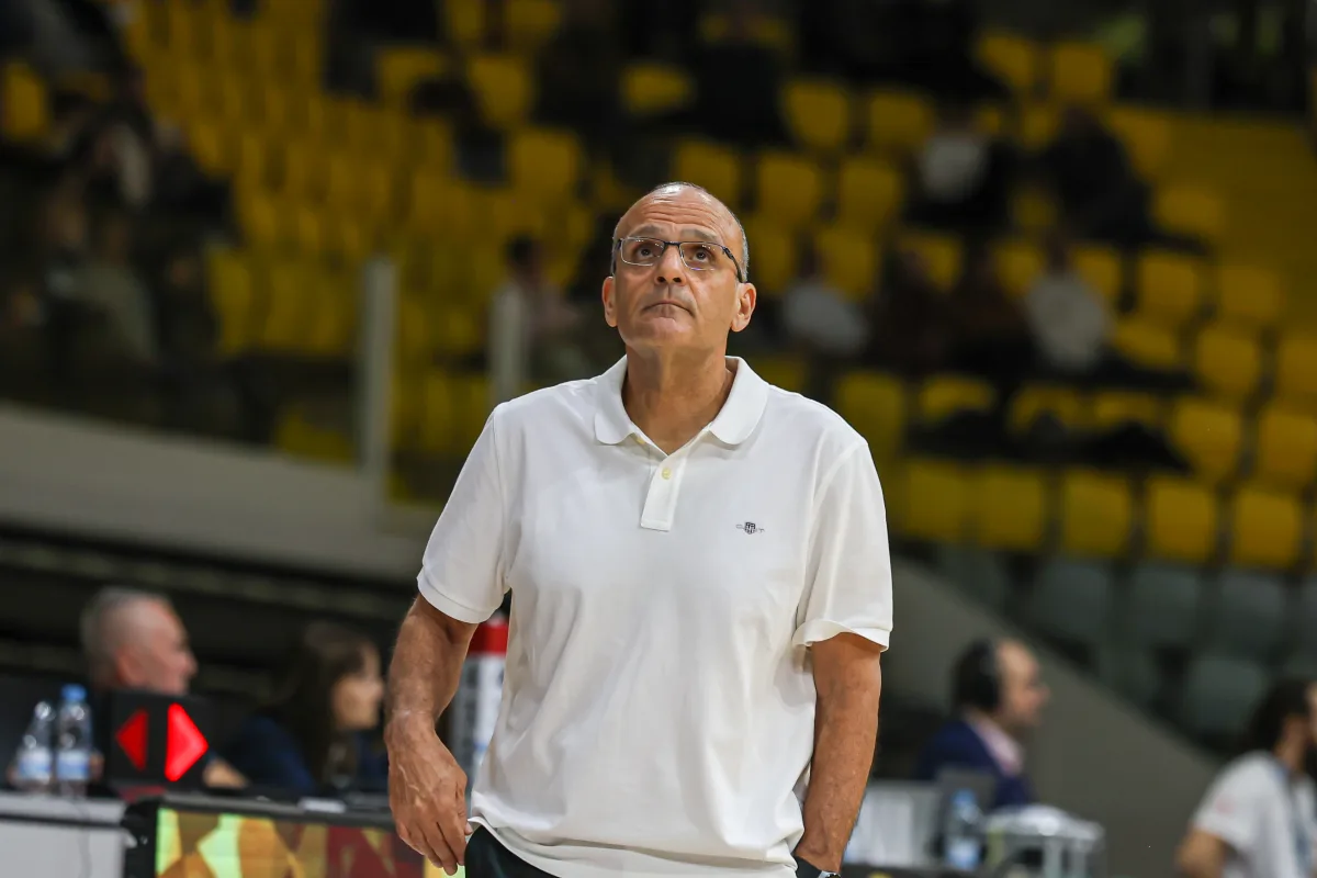 כיצב יבחר? צילום: FIBA.BASKETBALL