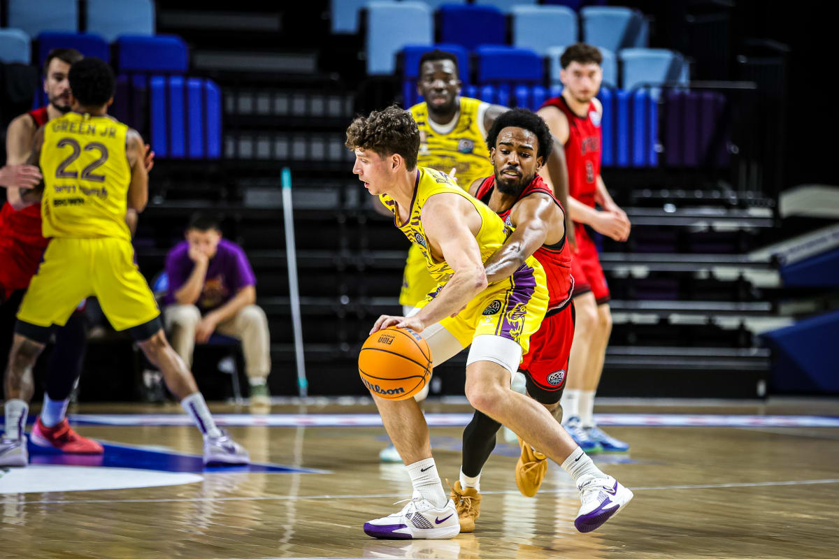 הישראלים מדגישים את הפער. צילום: FIBA.BASKETBALL