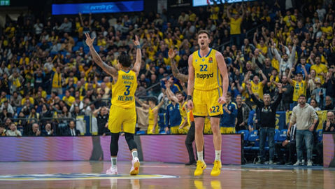 מכבי תל אביב. מצאה את ההבדלים