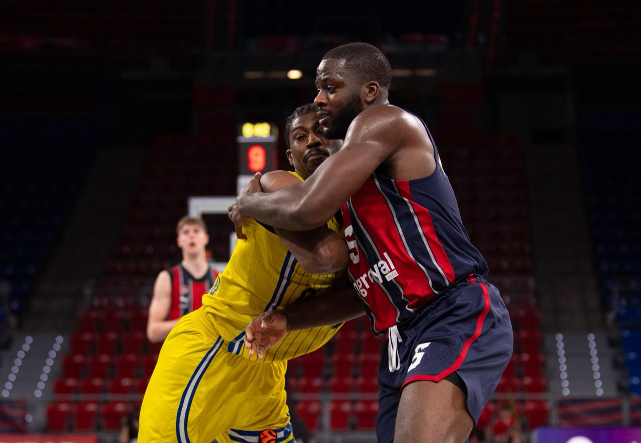 קלארק נתן, קלארק לקח. צילום: Baskonia Vitoria