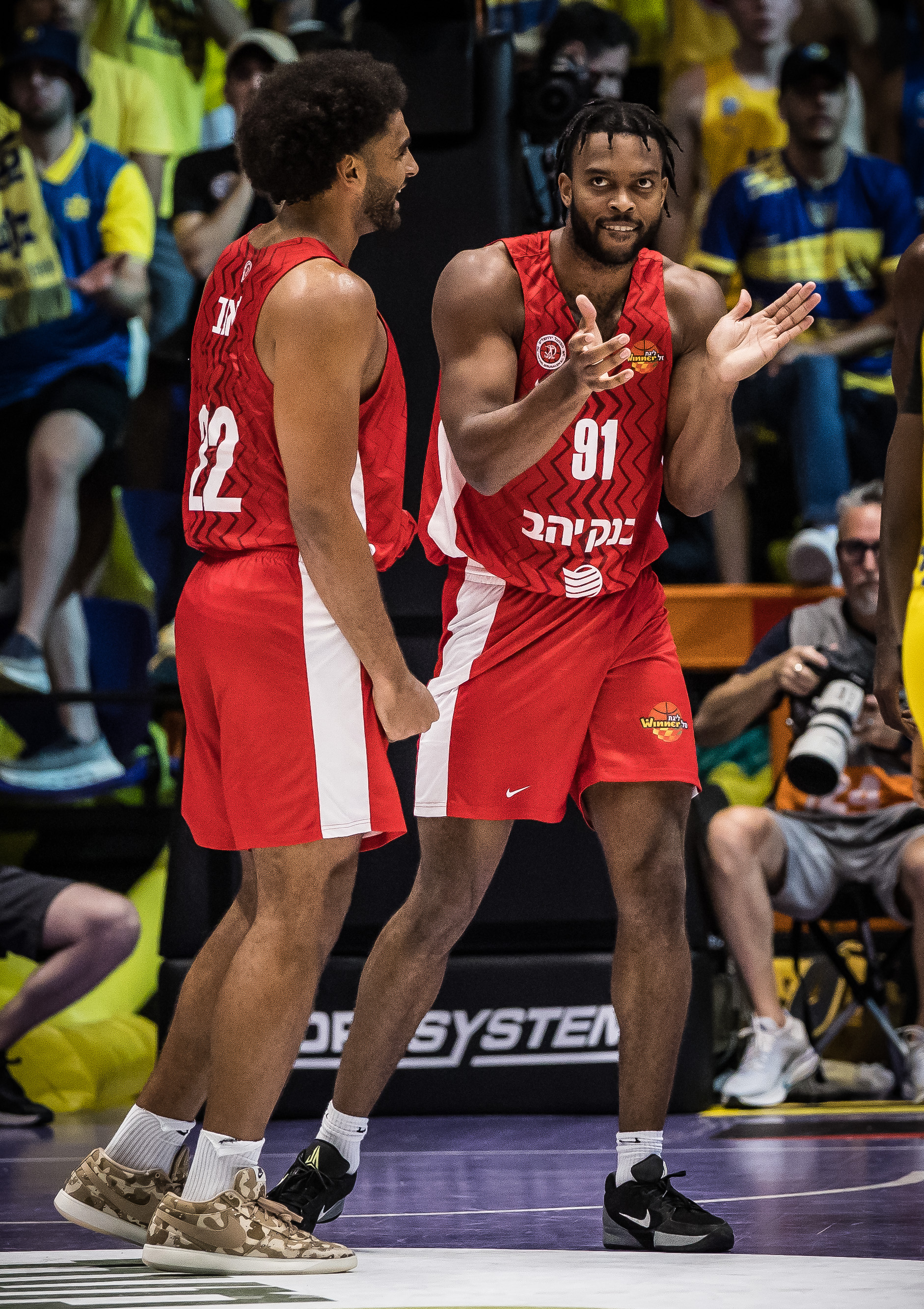 טריפל לא טוב. ג'וסאיה ג'ורדן ג'יימס עם לאמב (צילום: עודד קרני, באדיבות ליגת ווינר סל)