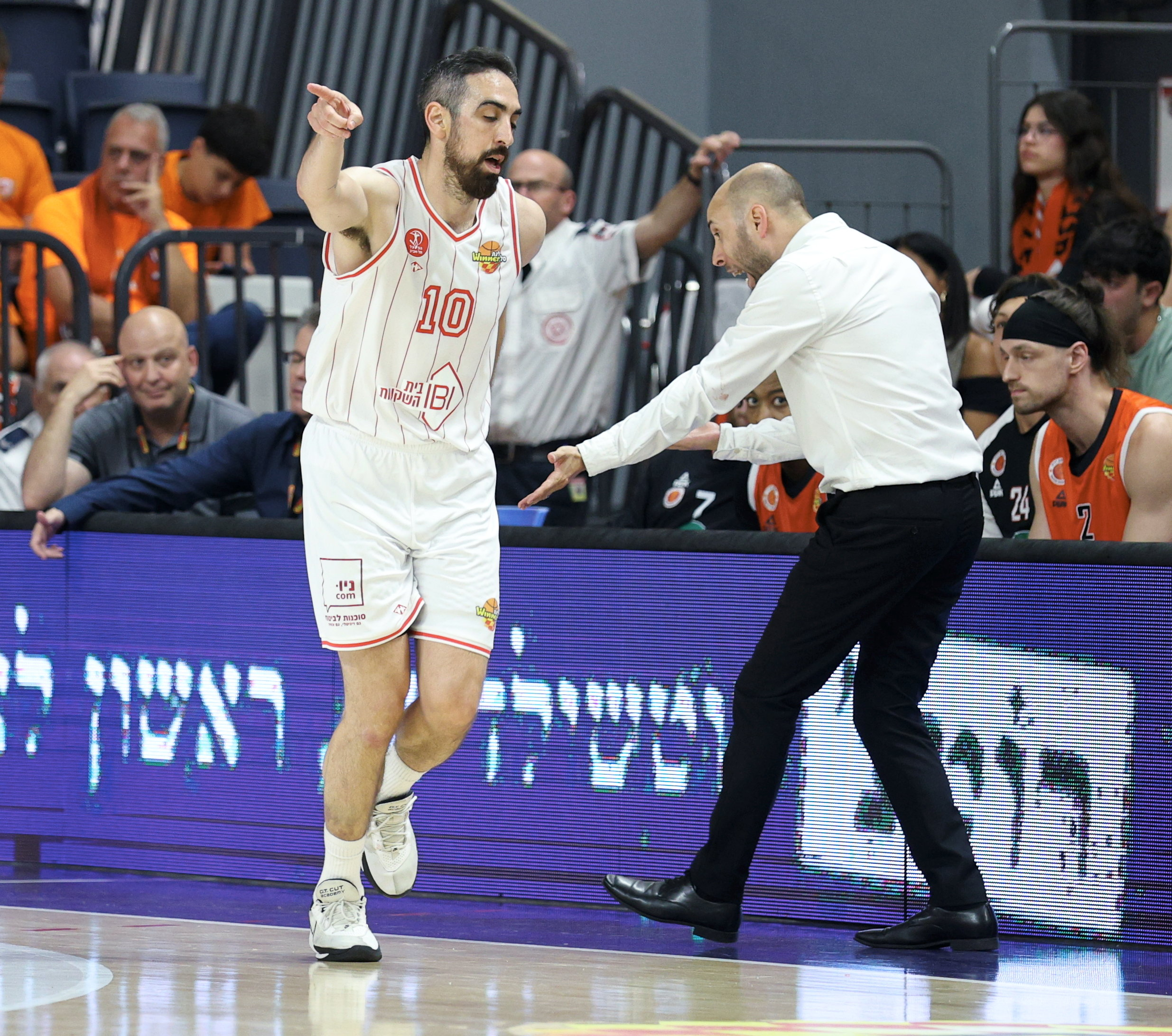 הבגרות שלו במשחק השני מול ראשל"צ, בר טימור (צילום: אלן שיבר, באדיבות ליגת ווינר סל)