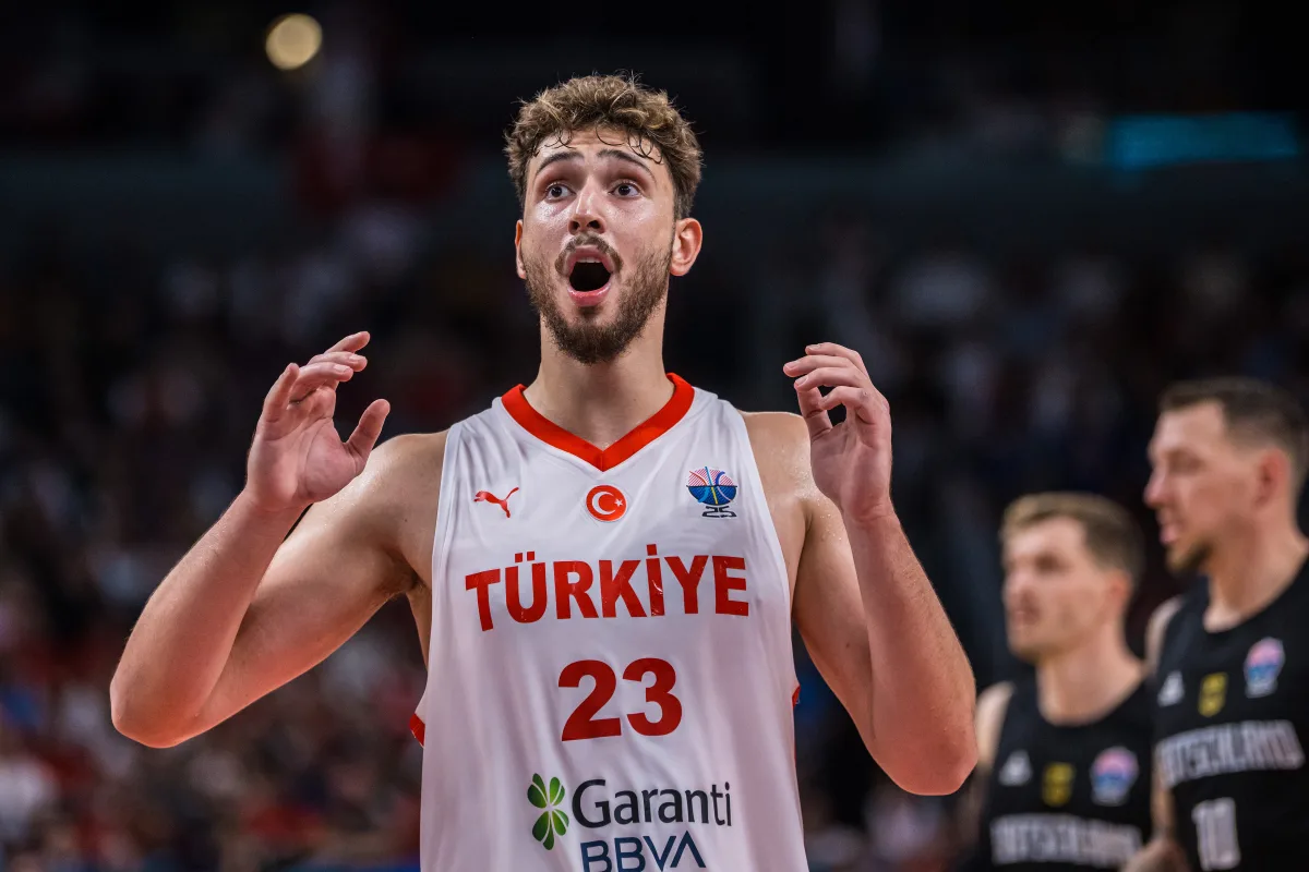 אלפרן שנגון נזכר ששכח את הבוילר דולק. צילום: FIBA.BASKETBALL