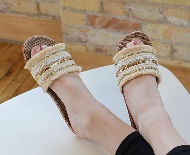 Pom Pom Slides | La-a SOLE