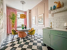 Apartament ze stołemApartament Poznań aneks kuchenny dla rodzin