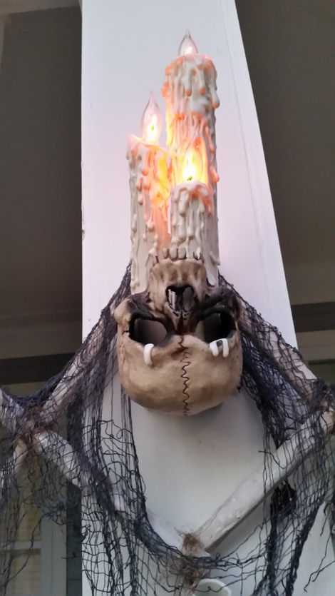 Halloween Skull Candle Wall Sconce Wreath 12