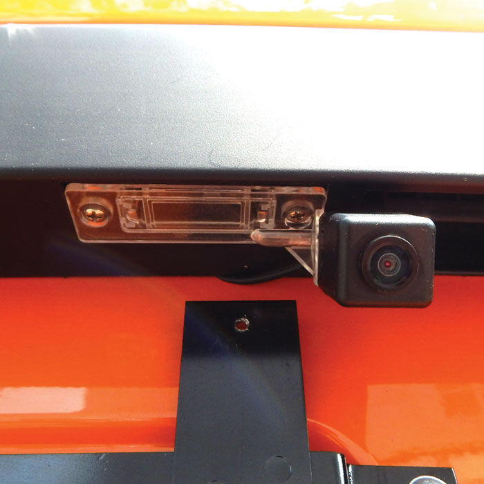 Miniatura: Sistema de cámara de reversa para radio Composition en luz de placa con FOCO