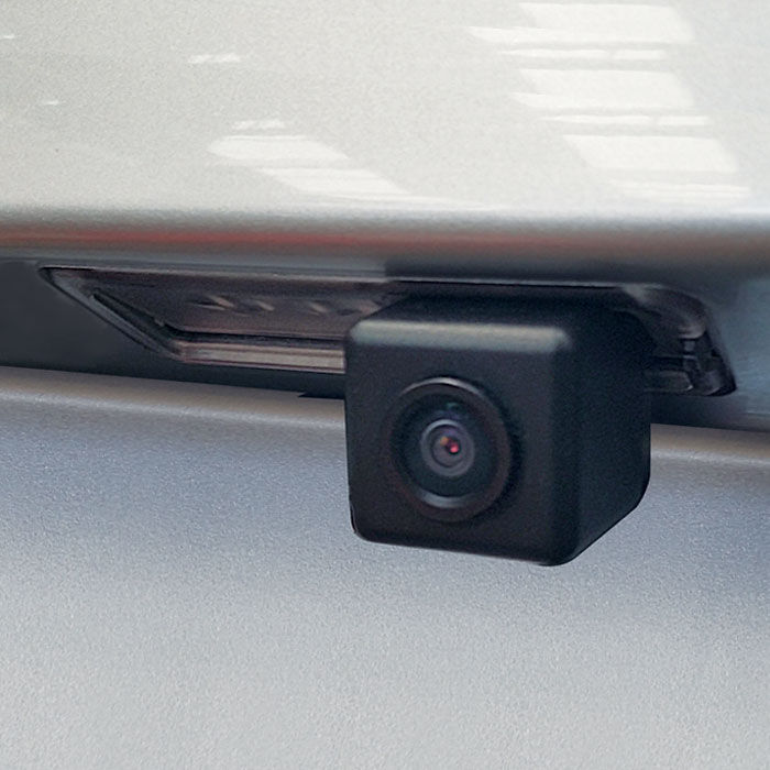 Miniatura: Sistema de cámara de reversa para radio Composition en luz de placa con FOCO