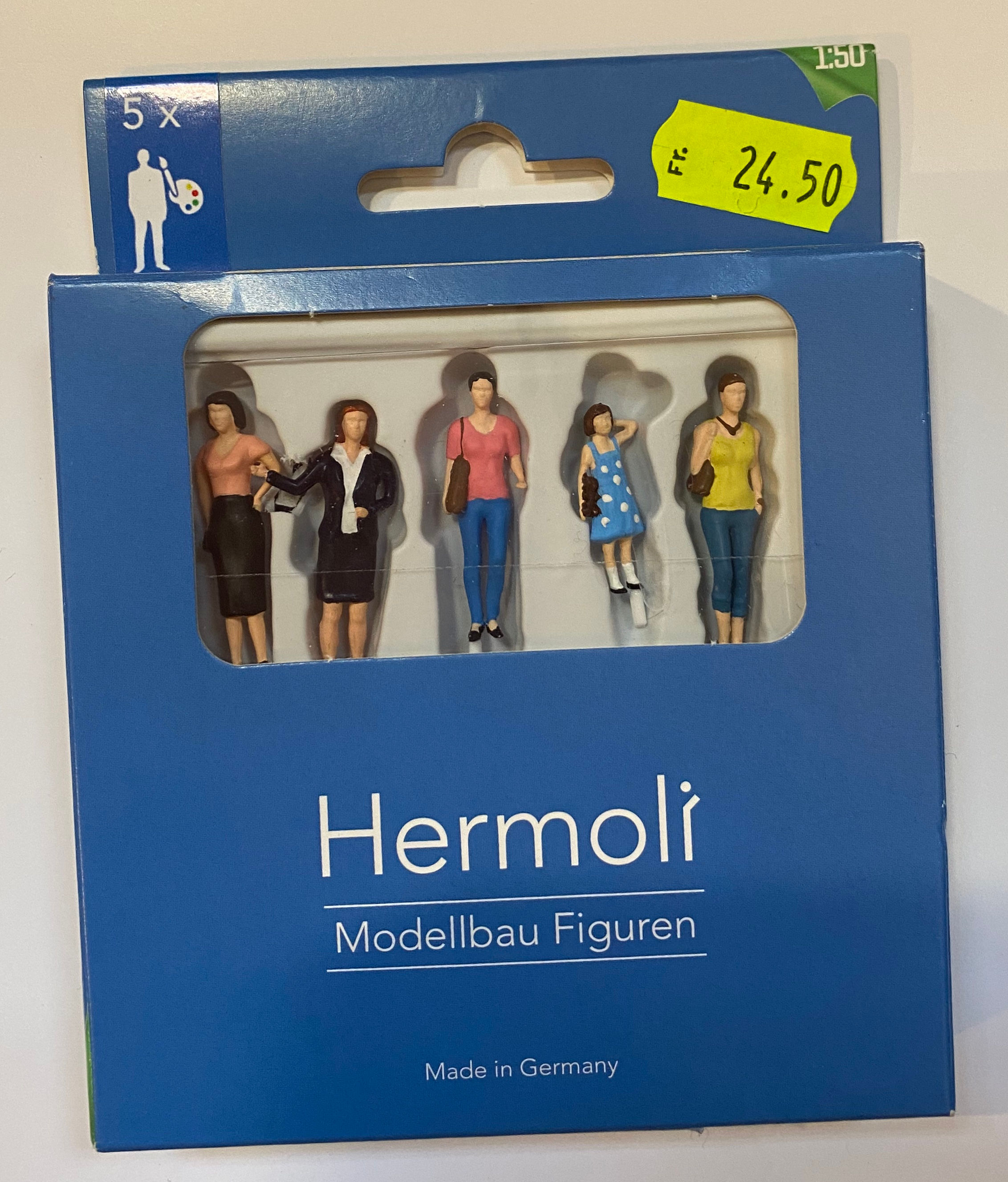 Hermoli Personnages debout 1:50 peint