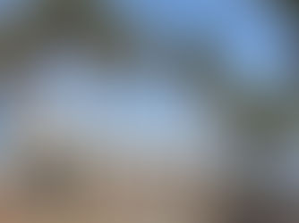 Aurinkoisen kesäinen näkymä Balcón de Europalla Nerjassa, taustalla sininen Välimeri