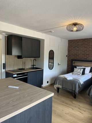 Cozy twin room at Rauma Hotel featuring a dining area with a high table