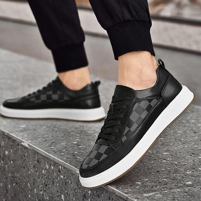 Thumbnail: Men's Smart Casual White Lace-Up Sneakers