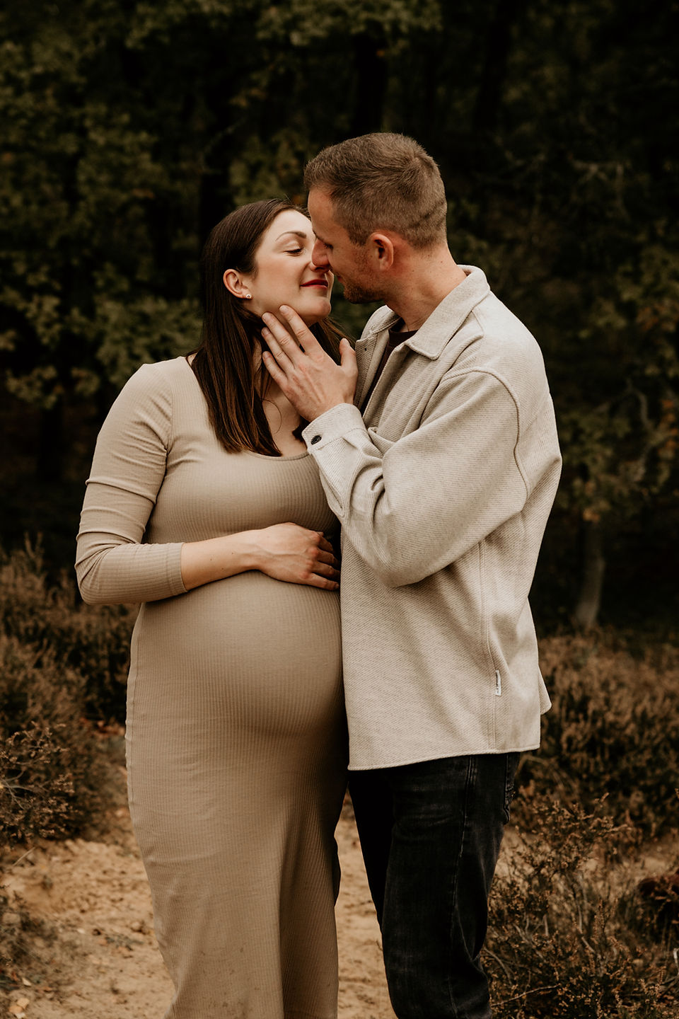 Babybauch Shooting in der Heide vor Hamburg Schwangerschaftsfotos