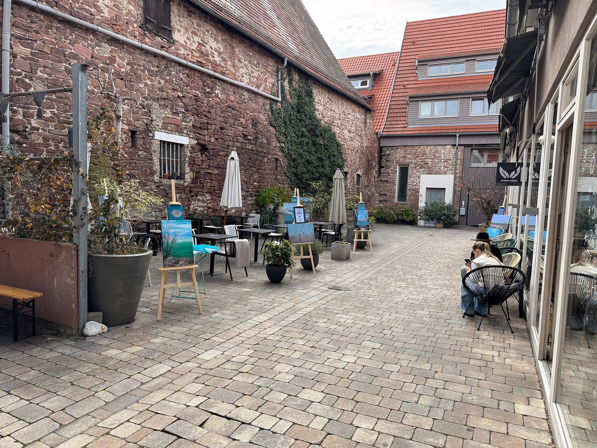 Blue November Gemälde Ausstellung
