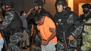 Más de 40 presos mueren y un centenar se fuga en motín en cárcel de Ecuador