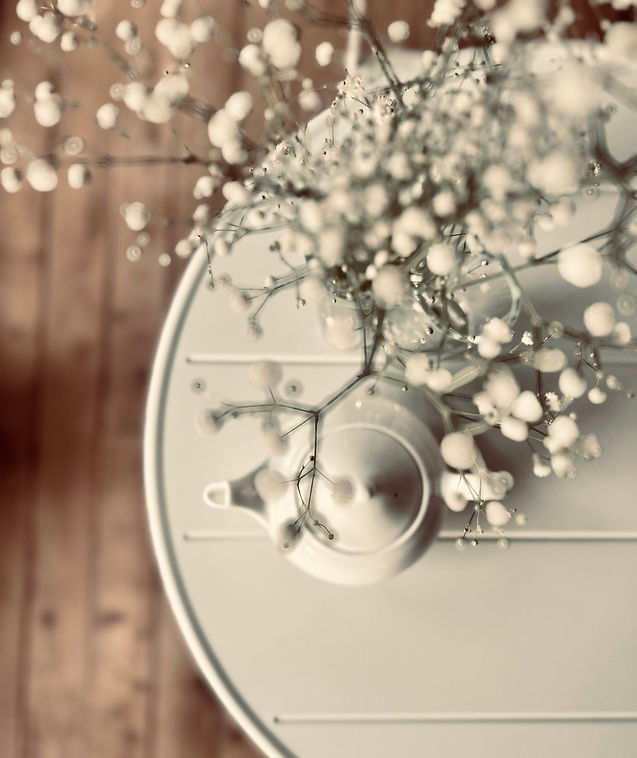 A picture of the table setting with flowers in the engawa of Flossie & Fern tearoom and mountain table