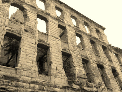 Gluha Goyina kuća: Gábor Lanczkor