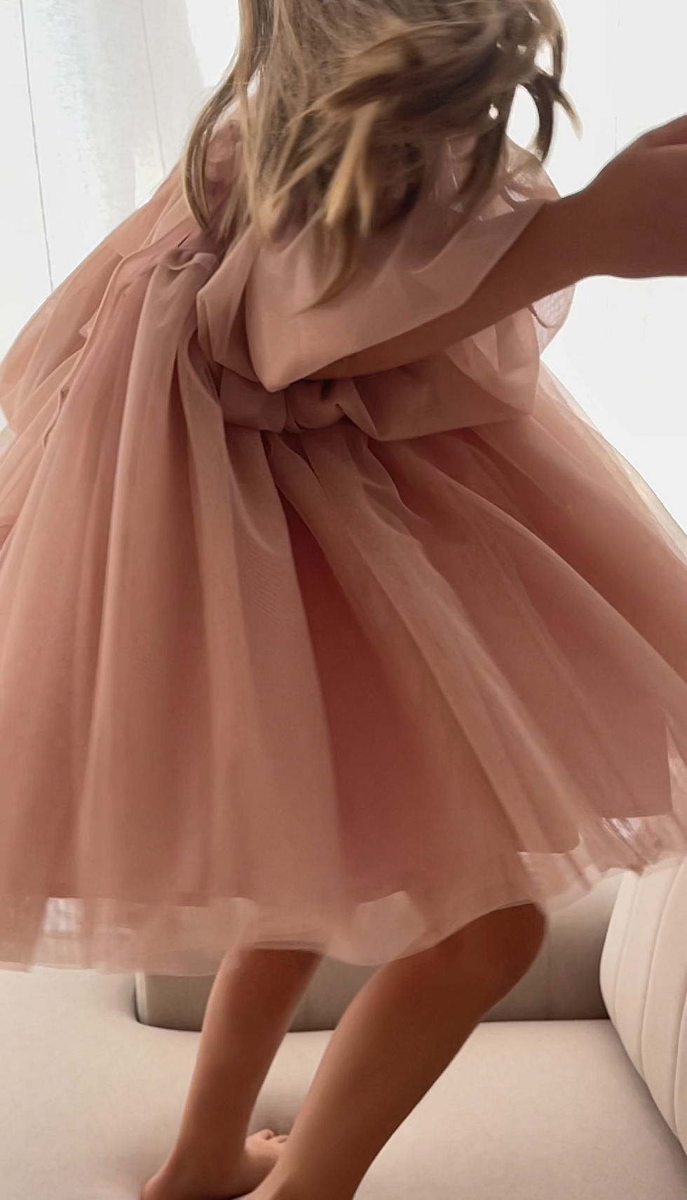 Miniaturbild: Tulle & Bow Dress I Tiulowa sukienka dla dziewczynki z kokardkami 