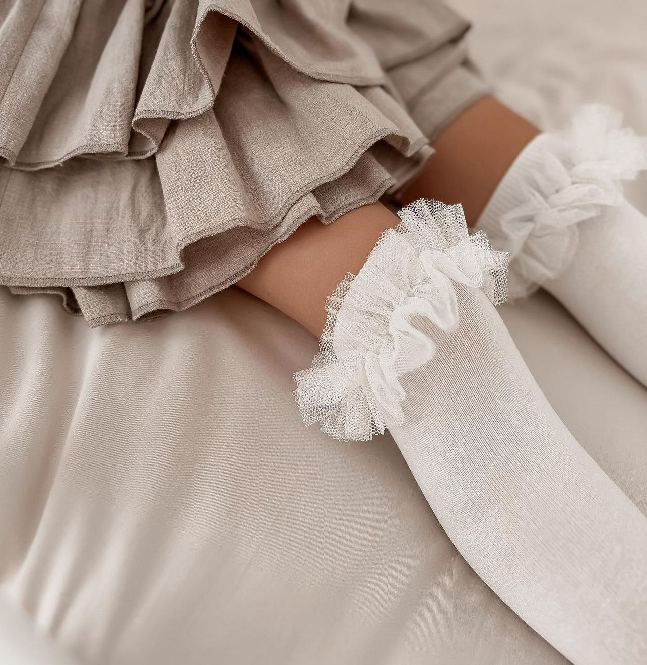 Podkolanówki z tiulem