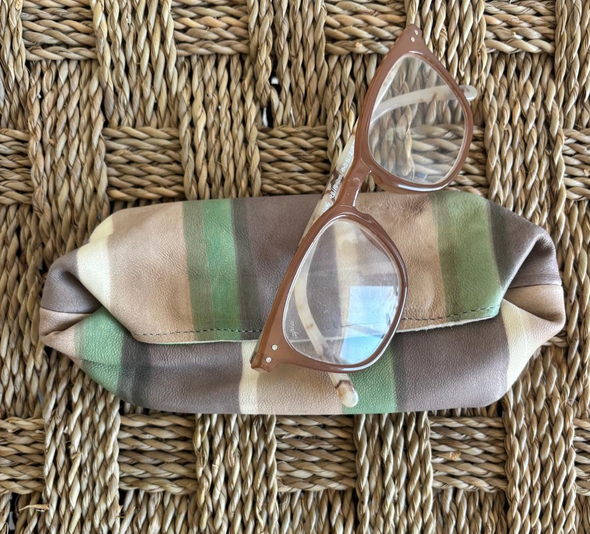EYEGLASSES BOX - lines hand painted