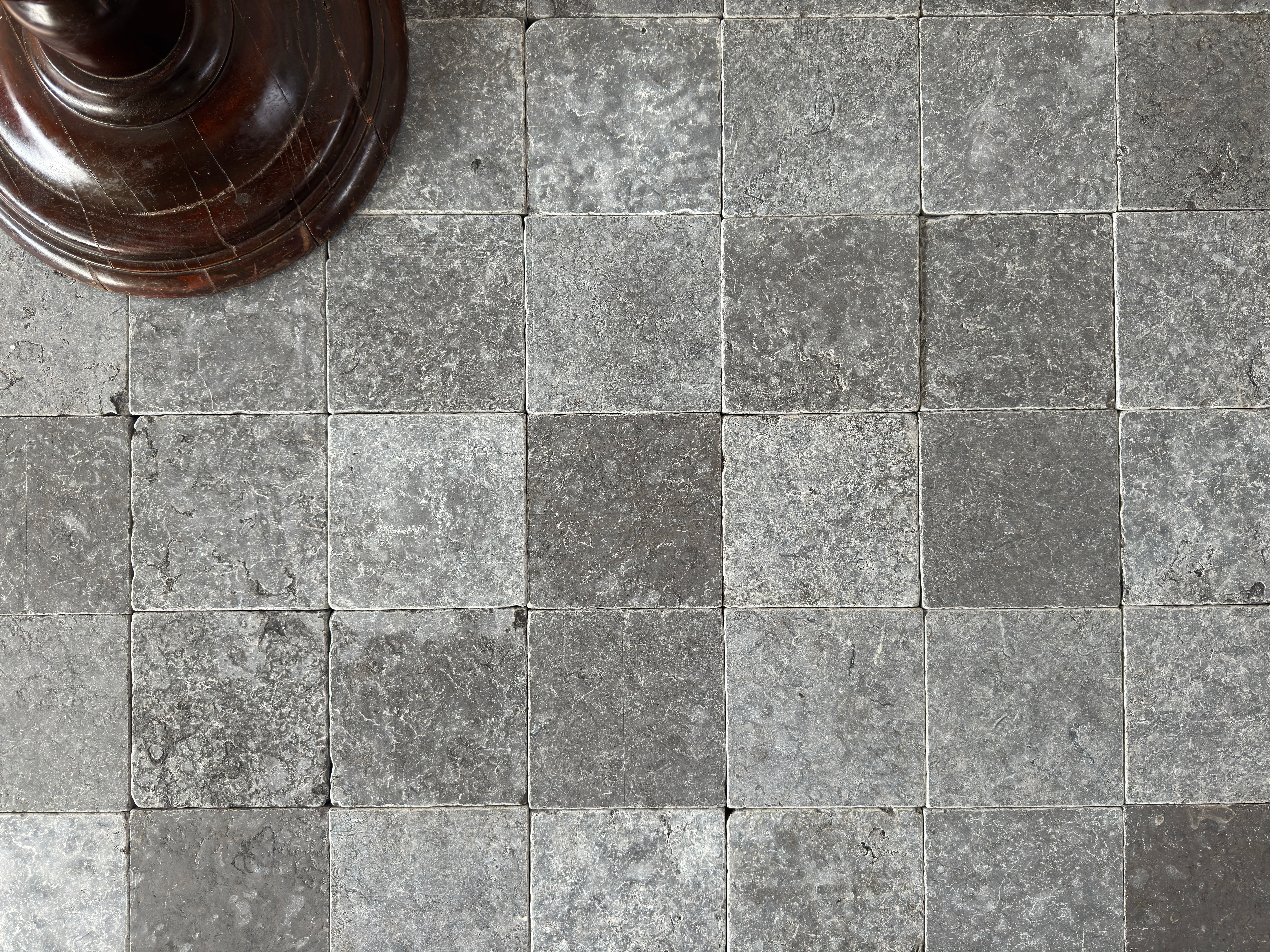 Gris Royal Limestone 6"x6" Square Pattern - Tumbled