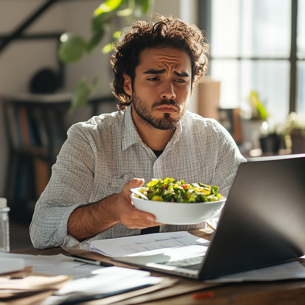 Profesional estresado mirando con frustración una balanza y una ensalada, reflejando agotamiento por las dietas.