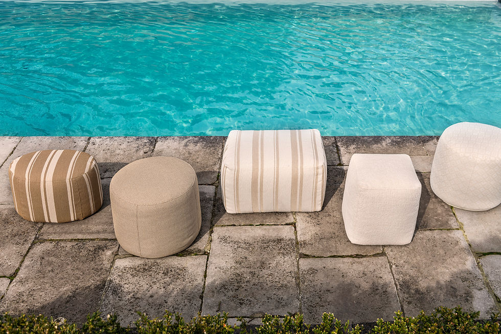 Mobilier Outdoor Scapa Home au bord d'une piscine