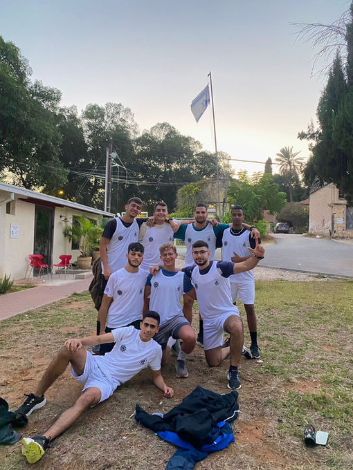 חניכים במדים