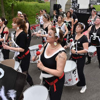 Un groupe de musiciens en formation