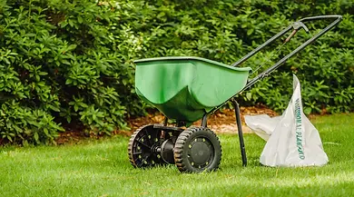 lawn spreader