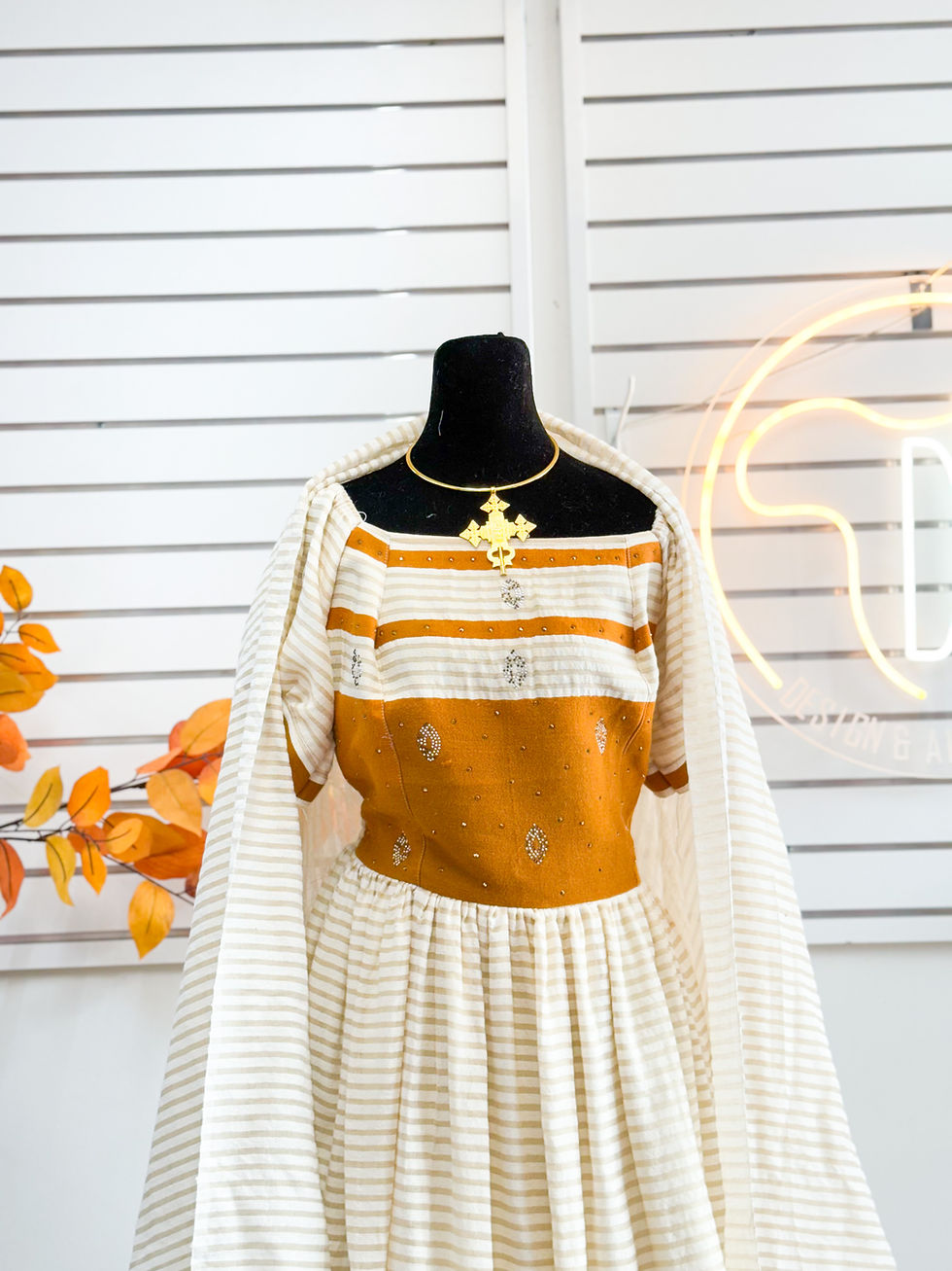 Thumbnail: Dress Golden