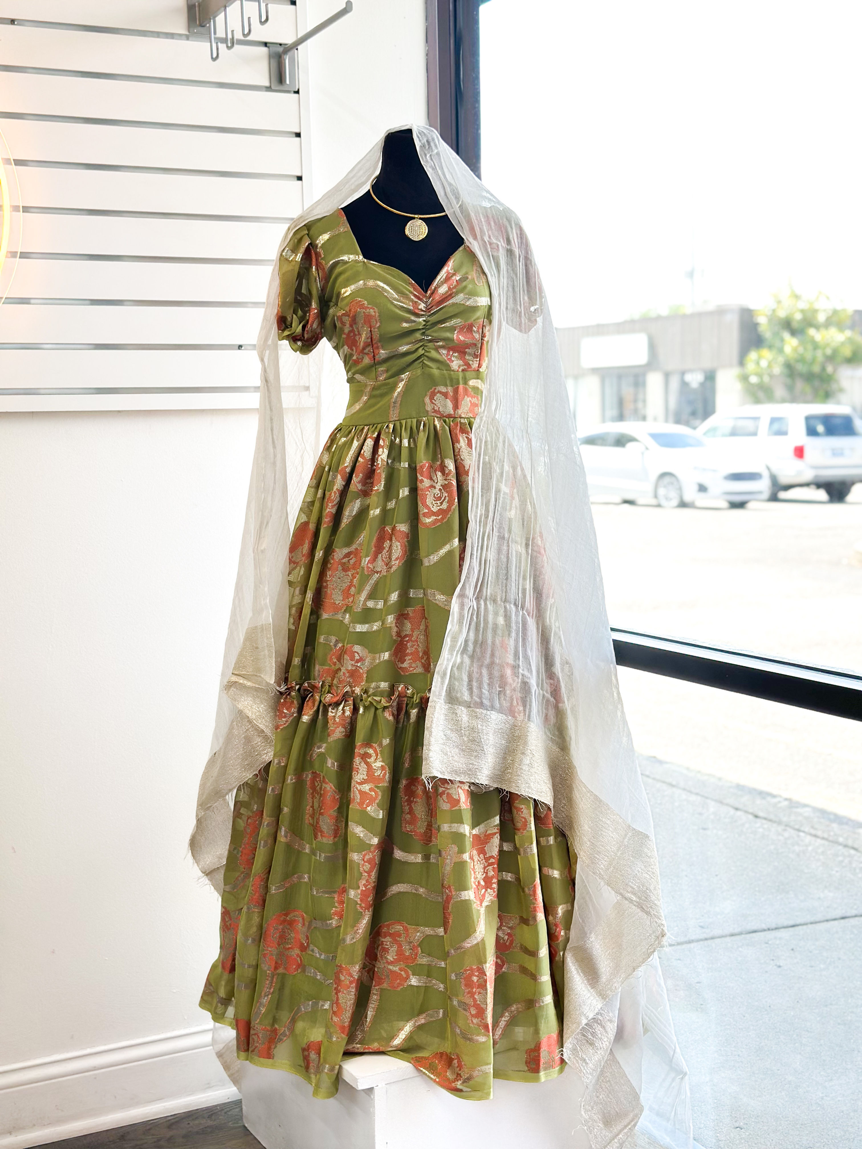 𝐕𝐢𝐛𝐫𝐚𝐧𝐭 𝐨𝐥𝐢𝐯𝐞 𝐠𝐫𝐞𝐞𝐧 𝐛𝐚𝐬𝐞 𝐝𝐫𝐞𝐬𝐬