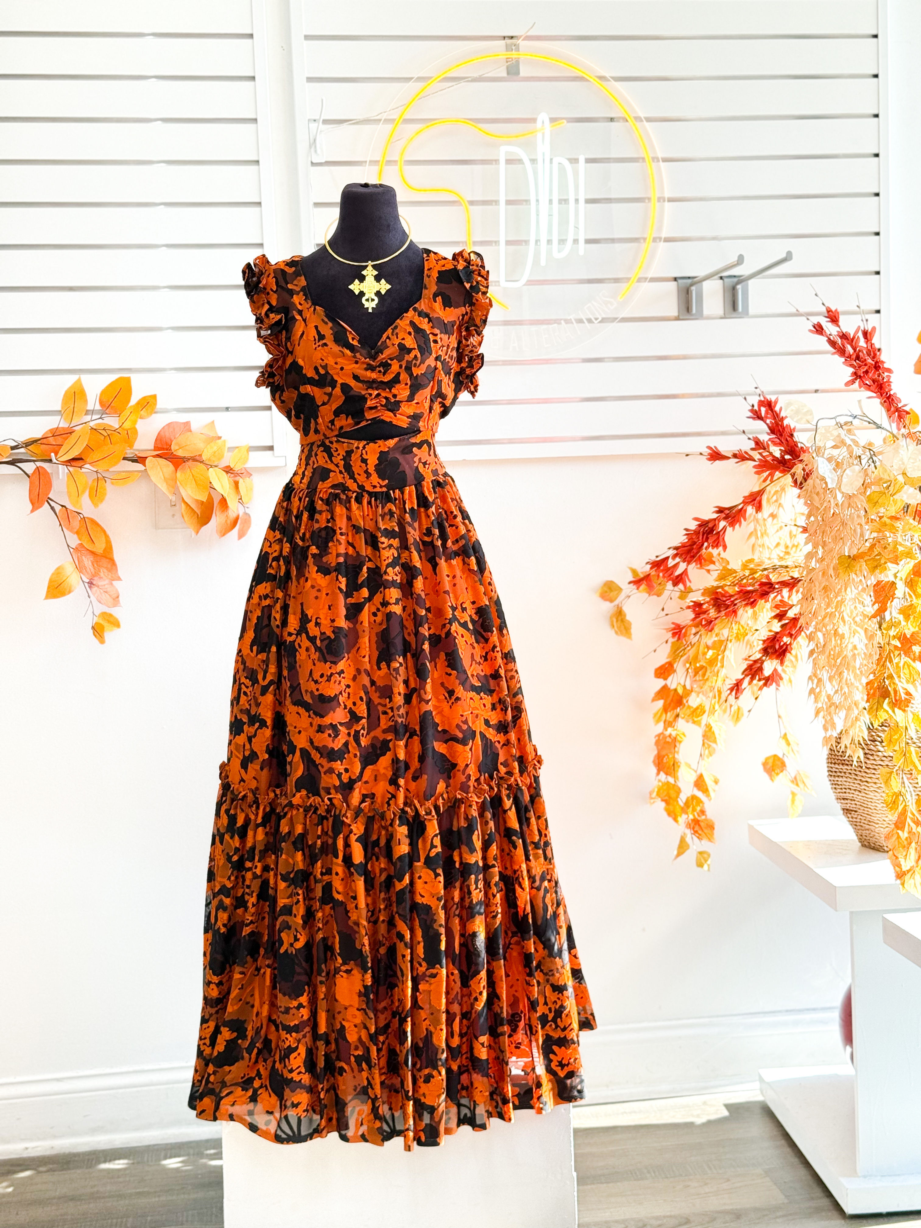 𝐁𝐮𝐫𝐧𝐭 𝐨𝐫𝐚𝐧𝐠𝐞 𝐜𝐡𝐢𝐟𝐟𝐨𝐧