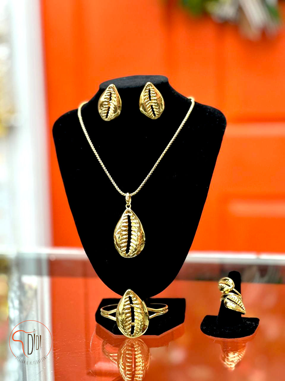 Thumbnail: Didi Zagol (ዛጏል ) Jewelry Set