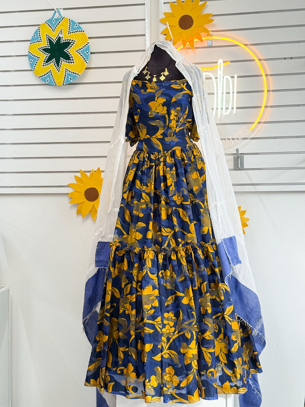 Thumbnail: Blue Nile Elegance