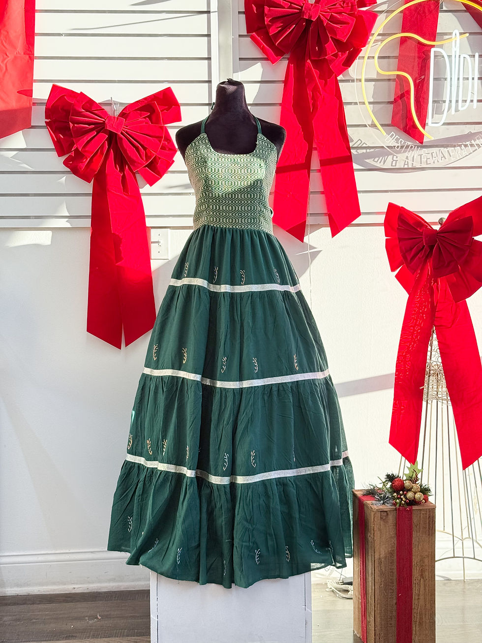 Thumbnail:  𝐄𝐦𝐞𝐫𝐚𝐥𝐝 𝐆𝐫𝐚𝐜𝐞 𝐃𝐫𝐞𝐬𝐬