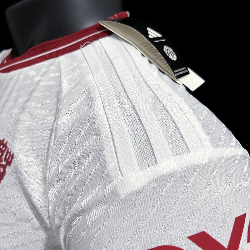 Küçük resim: Manchester United 23/24 Alternatif Forması