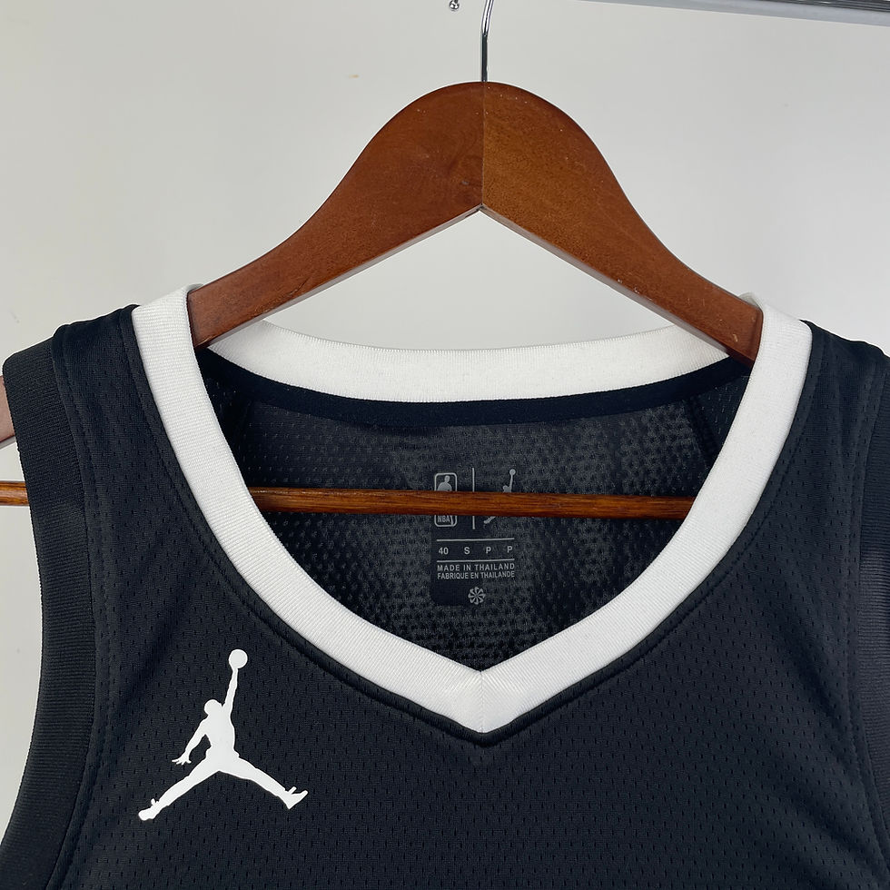 Küçük resim: San Antonio Spurs 24/25 Statement Edition Forması