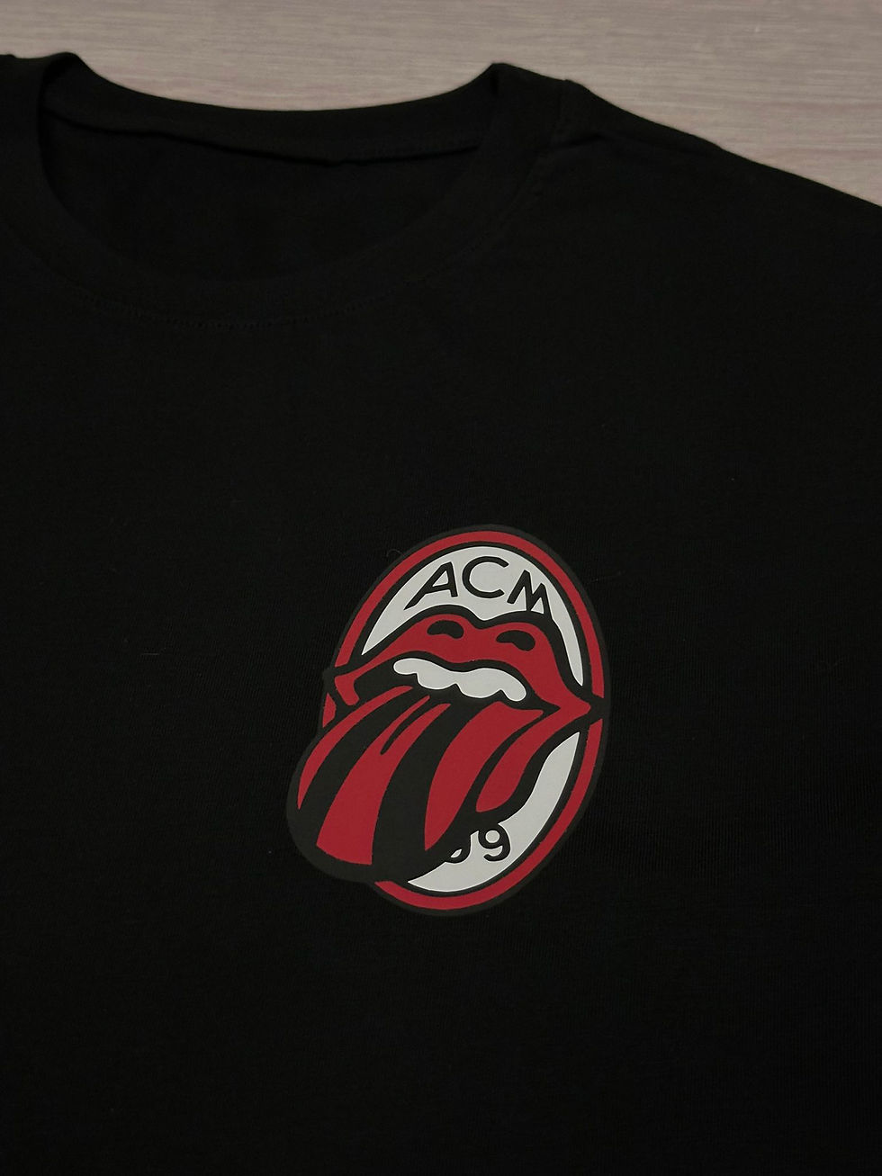 Küçük resim: AC Milan x Rolling Stones Tshirt - HEMEN KARGO