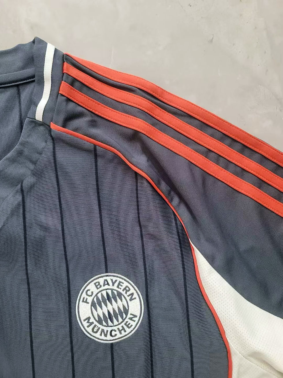 Küçük resim: Bayern Münih 25/26 Beyzbol Forması