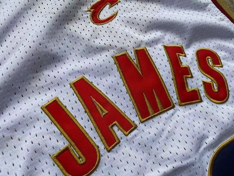 Küçük resim: Cleveland Cavaliers x Lebron James Forması
