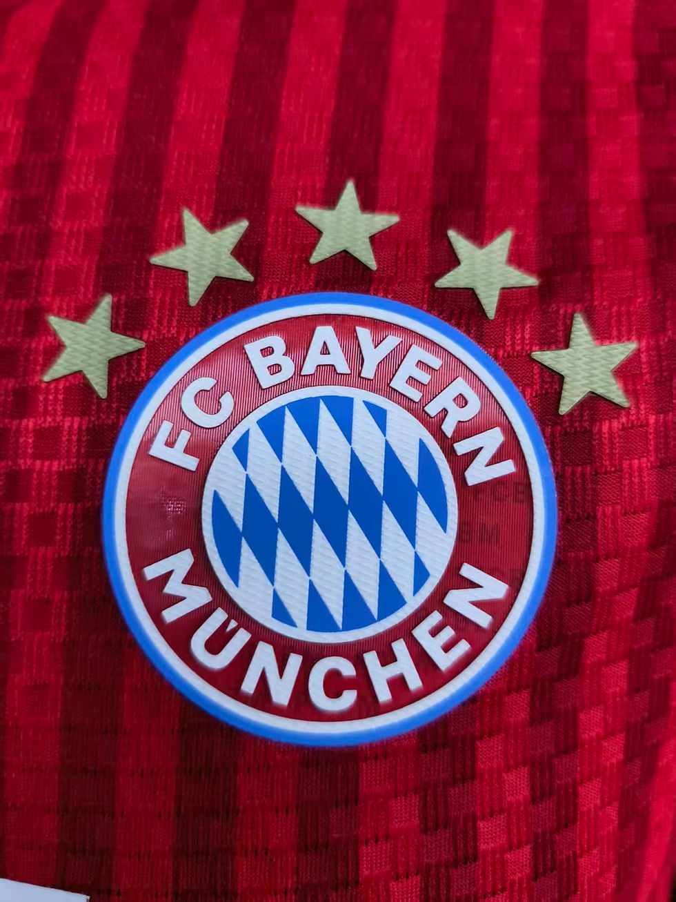 Küçük resim: Bayern Münih 26/27 İç Saha Forması