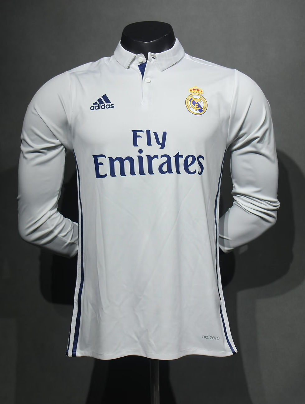 Küçük resim: Real Madrid 16/17 Uzun Kollu İç Saha Forması