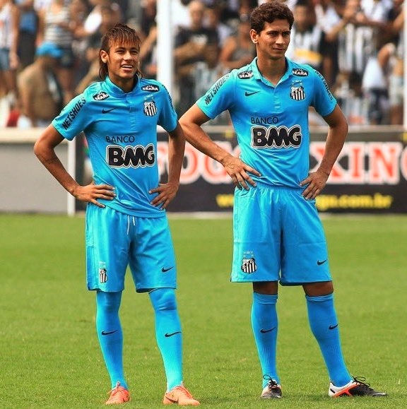 Küçük resim: Santos 12/13 Alternatif Forması